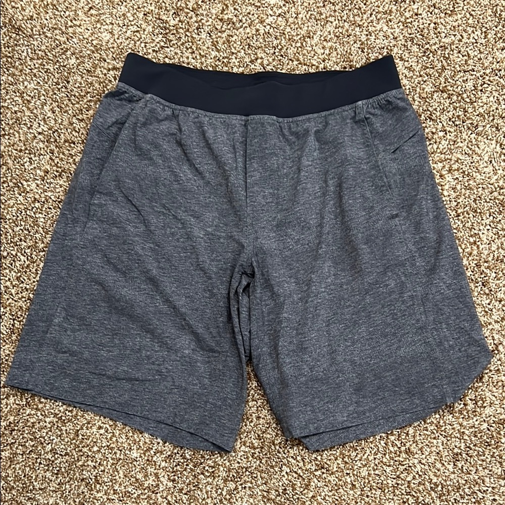 Mens Lulu Lemon lightweight shorts. Large. Grey.
